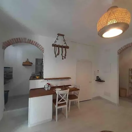Apartment 12 - Two Minute Walk To The Sea