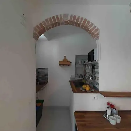 12 - Two Minute Walk To The Sea * Cefalu